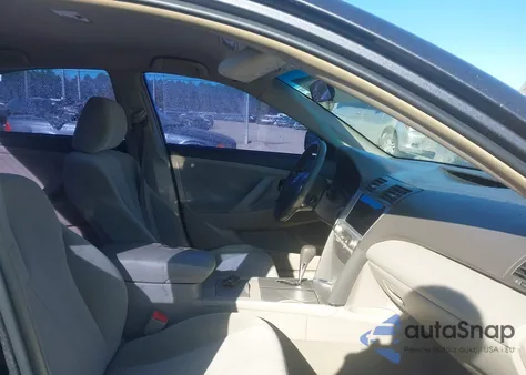 2010 Toyota Camry Hybrid z USA, uszkodzony, nr VIN 4T1BB3EK9AU123610